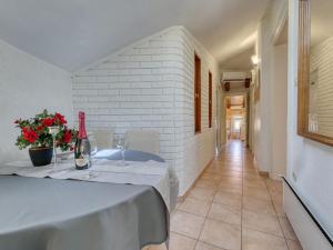 Apartment Floreano by Interhome