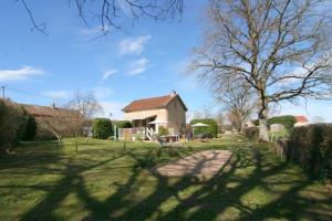 Vrijstaand huis in Thil sur Arroux met jacuzzi