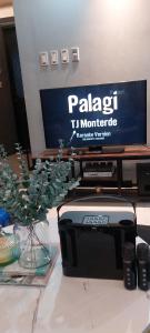 Lax Uno 2 bedroom home with Parking, Wi-Fi, NetFlix and Airconditioned Rooms and Shower Heater