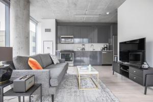 Blueground River N gym pool nr Riverwalk CHI-150