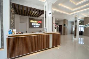 Front One HK Resort Simpang Lima