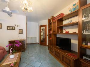 Apartment Le Rose di Rosanna by Interhome