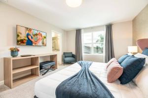 7992 Cozy 5BD Disney Getaway with Pool