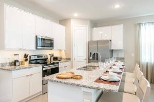 7992 Cozy 5BD Disney Getaway with Pool