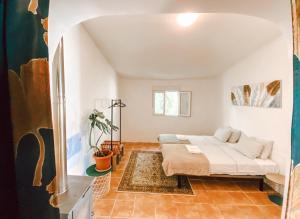 2Bedroom house with Swimming Pool and View