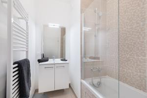 Appartements La Terrasse de l-Eglise, Paris Center & Eurostar 15 mn, Brand new duplex with terrasse, balcony, 2 bathrooms, parking, : photos des chambres