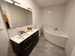 Appartements Charmant Duplex Moderne a la Bastide - Un Havre de Confort a Bordeaux : photos des chambres