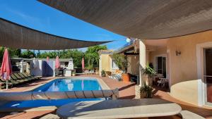 Oceanfront Villa - 8 rooms, 2 kitchens with pool, billiard table and Beach-Volleyball Court