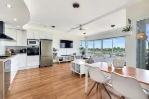 Cullen Bay Sunset Dreaming Wine and Dine Beachside - Larrakeyah