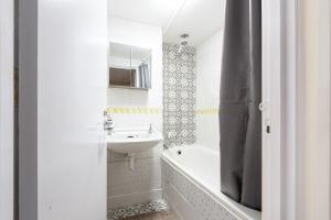 magnificent 3BR Apt with Balcony