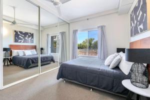 Watch the Sunover Cullen Bay Marina and Harbour