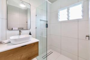 2 Bedroom Top Floor Parap Delight New to Market