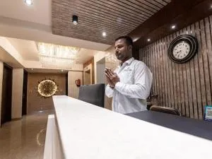 HOTEL EMERALD INN - Samarda Kaliāsot