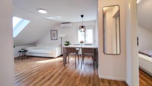 Gregs House Apartments