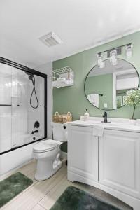 Cute Boho style condo,garden, heated pool