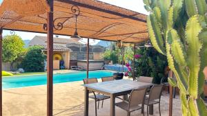 Appartements 2 hebergements - 10 couchages - parking, piscine, jacuzzi - convivialite : photos des chambres