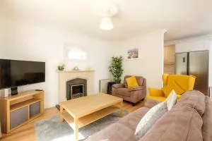 STYLISH & MODERN 6-Bed City Townhouse w/Parking - 戈尔韦