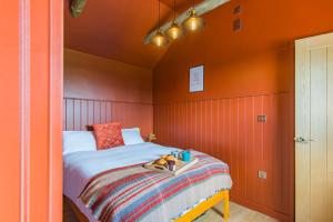 Challenger by Bloom Stays