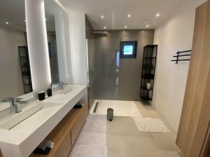 Villas Maison Contemporaine : photos des chambres