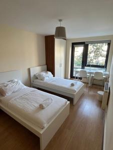 004 Spacious 3 Bed Apartment in Dublin City Centre