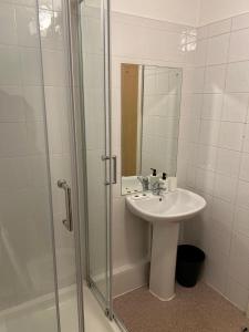 004 Spacious 3 Bed Apartment in Dublin City Centre