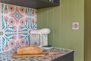 Ernest by Bloom Stays