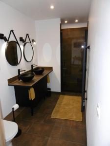 B&B / Chambres d'hotes L-Oustal Roja : Chambre Deluxe Double ou Lits Jumeaux