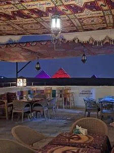 Atlantis Pyramids Inn - 十月六日城