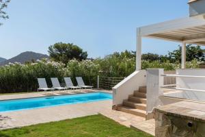 Villa Angelina con piscina e giardino privato a pochi passi dalla Spiaggia di Campus