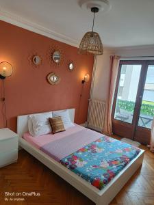 Belle chambre dhôte avec balcon privé - 3 mins gare Annemasse - Genève accès direct