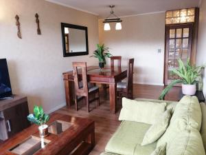 Confortable Depto Vista al Mar y Volcan- 5 min del centro