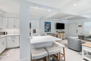 Coastal Downtown Naples Condo - Walk to the Beach!