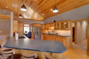 Patio & Forest View: Peaceful Show Low Home