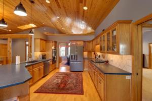 Patio & Forest View: Peaceful Show Low Home