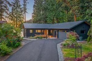 Chuckanut Beachfront Sanctuary - Bow