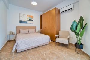 Queen Gardens R313
