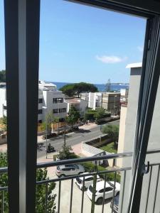 Apartment with sea views 50m from the beach