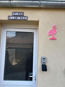 maison pink flamingo aeroport tillé 2 a 4 personnes