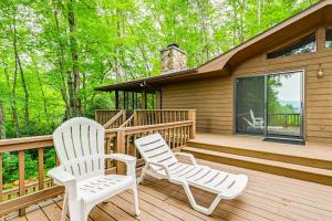 Smoky Mountain Cabin with Fire Pit and Stunning Views!