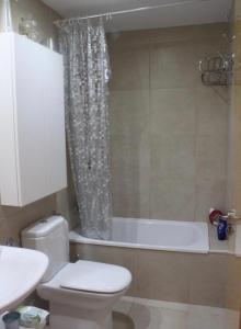 Precioso adosado complejo residencial con piscina