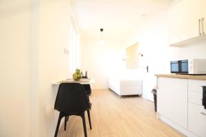 Appartements Disponible - Appartement Entier - Matelas Emma - RER B Laplace, 5mn Paris - 2 pers - Parking Rue Gratuit - Tout equipe - RDC - 1 : photos des chambres