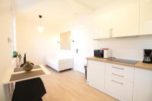 Appartements Disponible - Appartement Entier - Matelas Emma - RER B Laplace, 5mn Paris - 2 pers - Parking Rue Gratuit - Tout equipe - RDC - 1 : photos des chambres