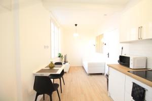 Appartements Disponible - Appartement Entier - Matelas Emma - RER B Laplace, 5mn Paris - 2 pers - Parking Rue Gratuit - Tout equipe - RDC - 1 : photos des chambres