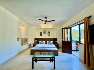 The Rosewood Corbett X Mango People