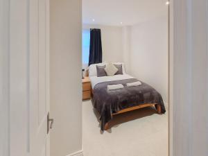 AO Home Lettings - Ferry Quays - Brentford