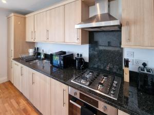 AO Home Lettings - Ferry Quays - Brentford