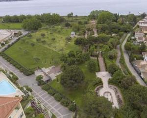 Appartement terrasse piscine et accès plage