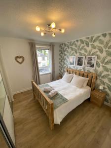 Modern Quiet City Center Airport 2 Bedroom Apartment