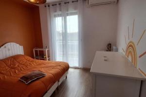 Maisons de vacances Charmante maison de ville climatisee avec Wifi : photos des chambres