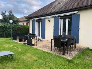 Maisons de vacances Charmante maison de ville climatisee avec Wifi : Maison 3 Chambres